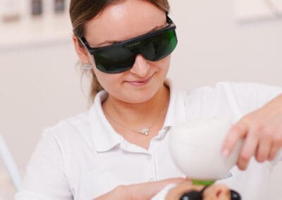 IPL – Intense Pulsed Light: Alles über Wirkung, Vorteile & Risiken