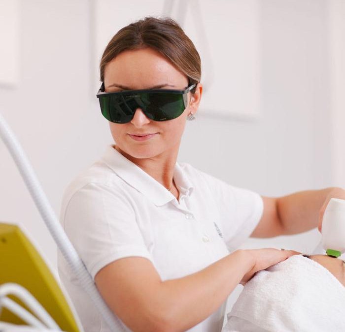 IPL und Radiofrequenz für Ihre Hautverjüngung – wie unterscheiden diese beiden Methoden sich?