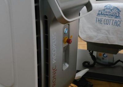 Pikosekundenlaser: Der Goldstandard bei Pigmentflecken und Tattoos