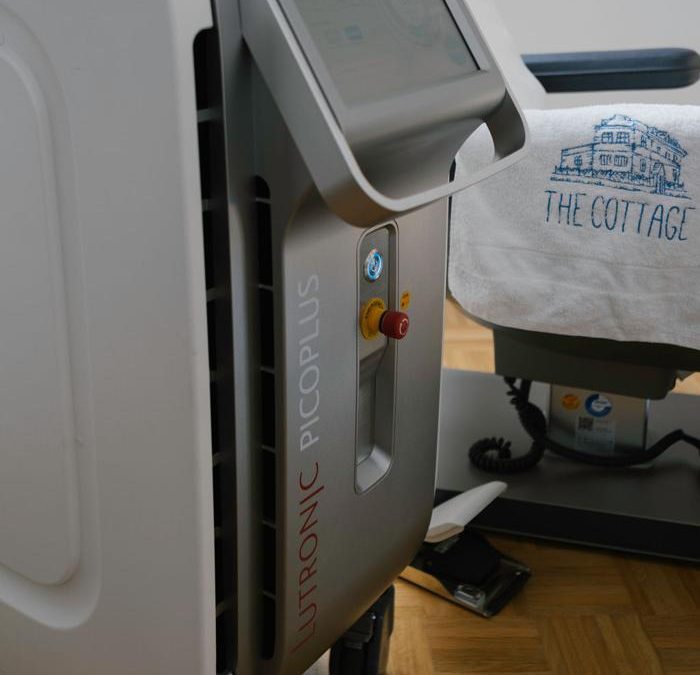 Pikosekundenlaser: Der Goldstandard bei Pigmentflecken und Tattoos