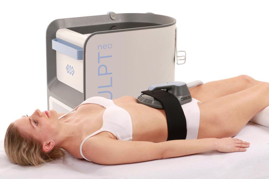 Emsculpt Neo wissenschaftlich erklärt: Was sagen Studien, was ist realistisch?